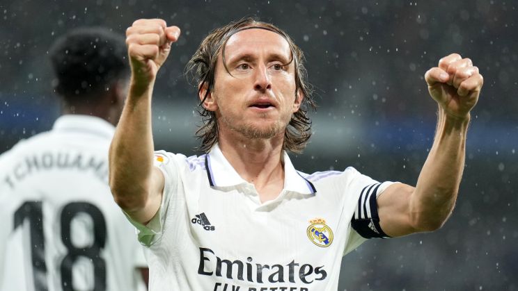 Bintang Real Madrid Modric menolak tawaran uang besar dari MLS & Arab Saudi saat ia menunggu kontrak baru